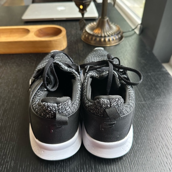 Fabletics Sneakers Size 9, like new - Picture 2 of 4